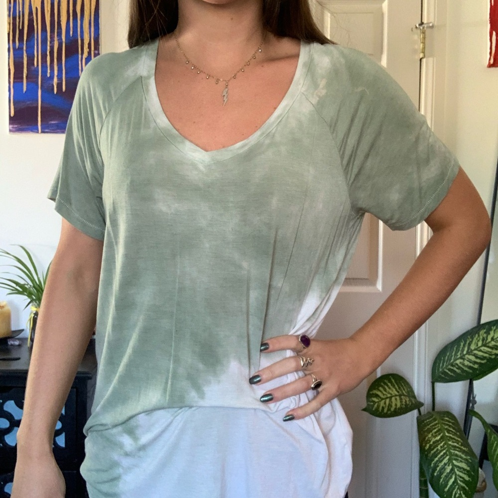 Tie dye v neck